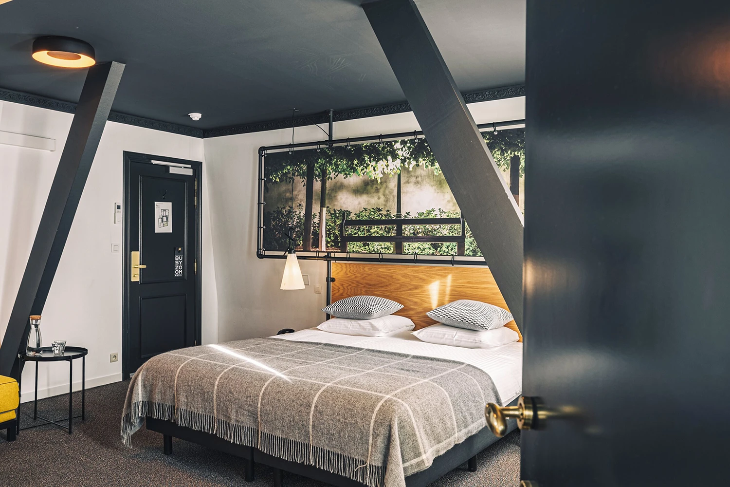 premium-double-triple-banquette-ambiance-industrielle-lit-kingsize-chambre-cosy-moderne-2